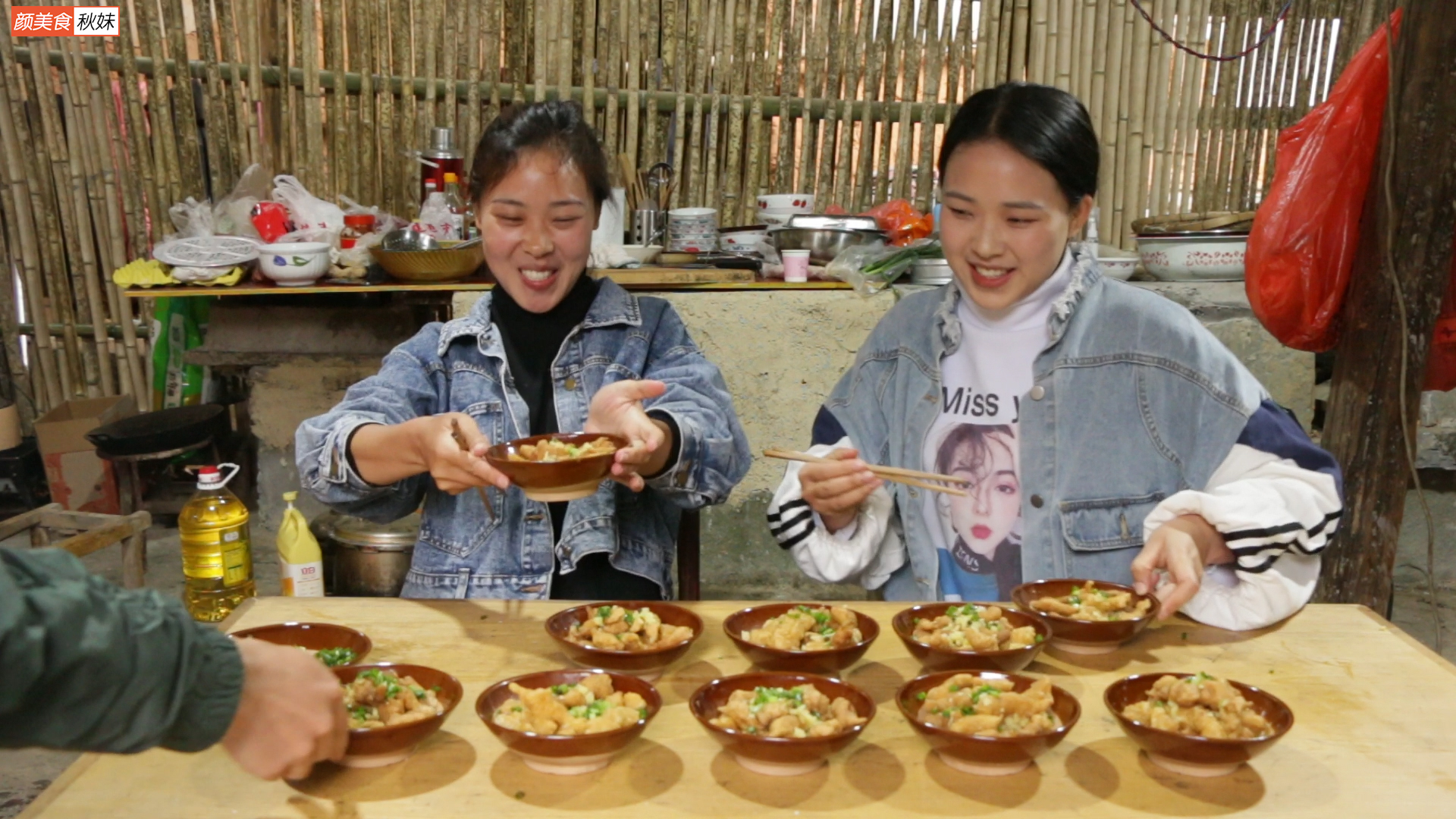 秋妹今天做农村宴席必有的土碗酥肉,又香又软,一次吃10碗,过瘾